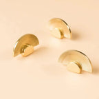 Scallop Royale Brass – product view – Brass Essence