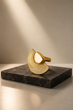Scallop Royale Brass – product view – Brass Essence