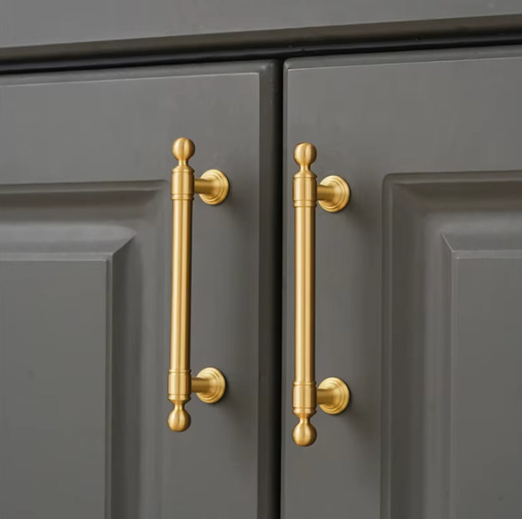 Windsor Classic Ball End Cabinet Handle | Brass Essence