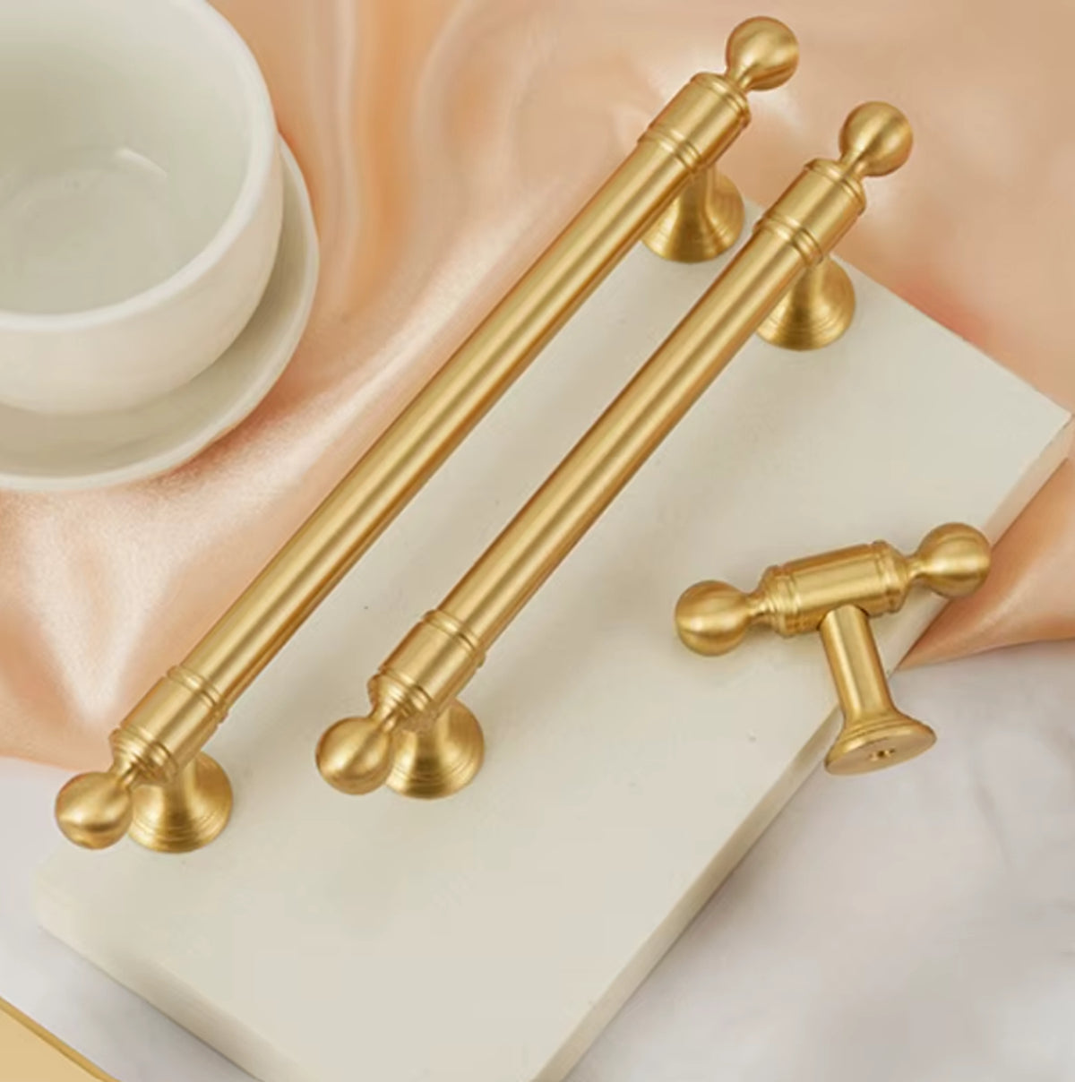 Windsor Classic Ball End Cabinet Handle | Brass Essence