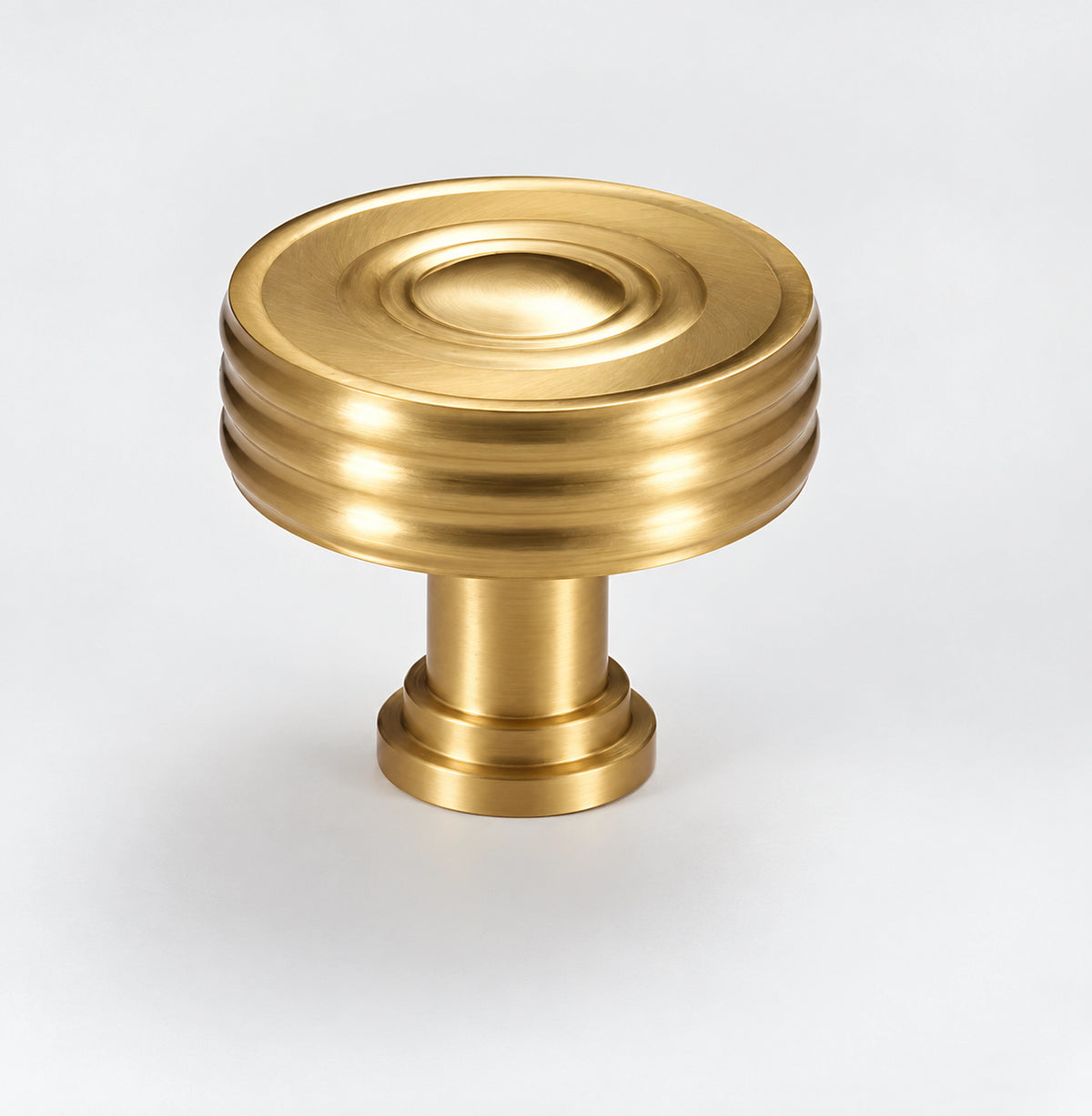 Rondelle round ringed cabinet knob in Gold finish, close-up – Brass Essence